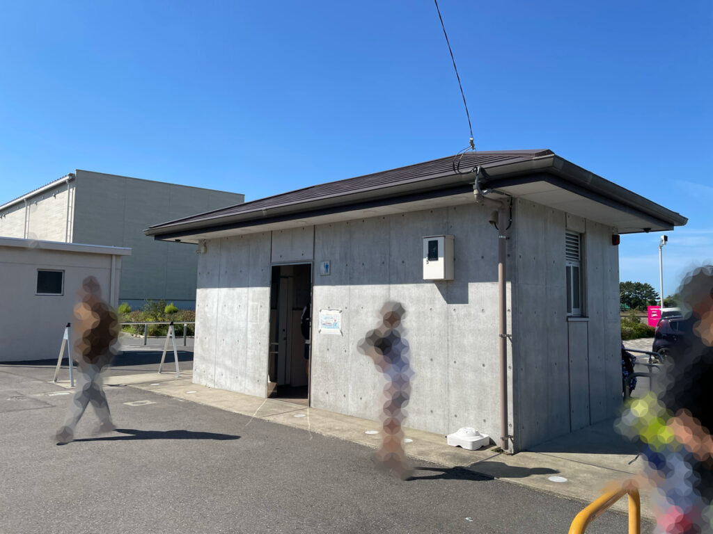 鳥居崎海浜公園駐車場のトイレ